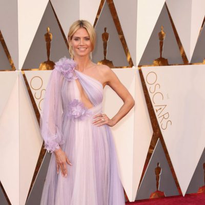 Heidi Klum at the Oscars 2016 red carpet