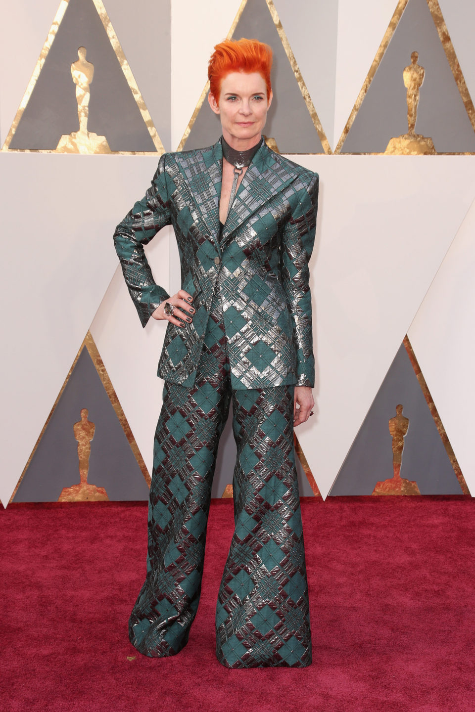 Sandy Powell at the Oscars 2016 red carpet