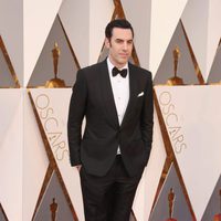 Sacha Baron Cohen at the Oscars 2016 red carpet