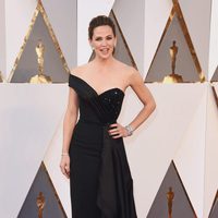 Jennifer Garner at the Oscars 2016 red carpet