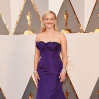 Reese Witherspoon at the Oscars 2016 red carpet