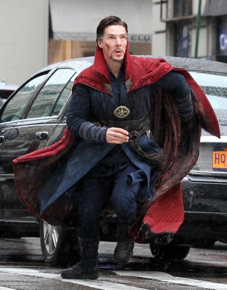 Benedict Cumberbatch looking up in 'Doctor Strange' shooting