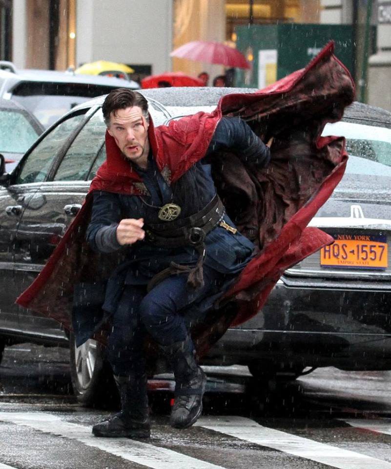 Benedict Cumberbatch in a raining day during 'Doctor Strange' shooting