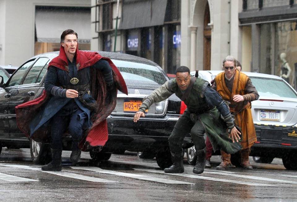 Benedict Cumberbatch and Chiwetel Ejiofor as Doctor Strange and Baron Mordo in defense position