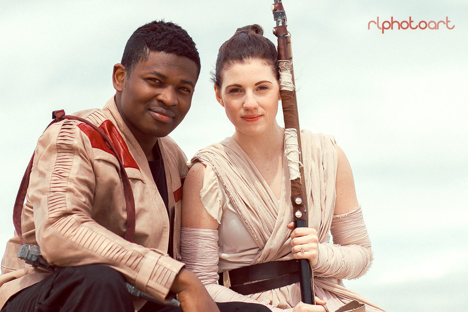 A couple dressed as Finn and Rey for a photoshoot