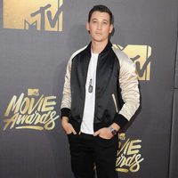 Miles Teller at the 2016 MTV Movie Awards' red carpet