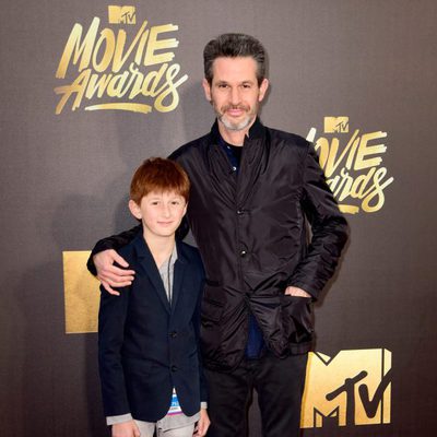 Simon Kinberg and his son at the 2016 MTV Movie Awards' red carpet