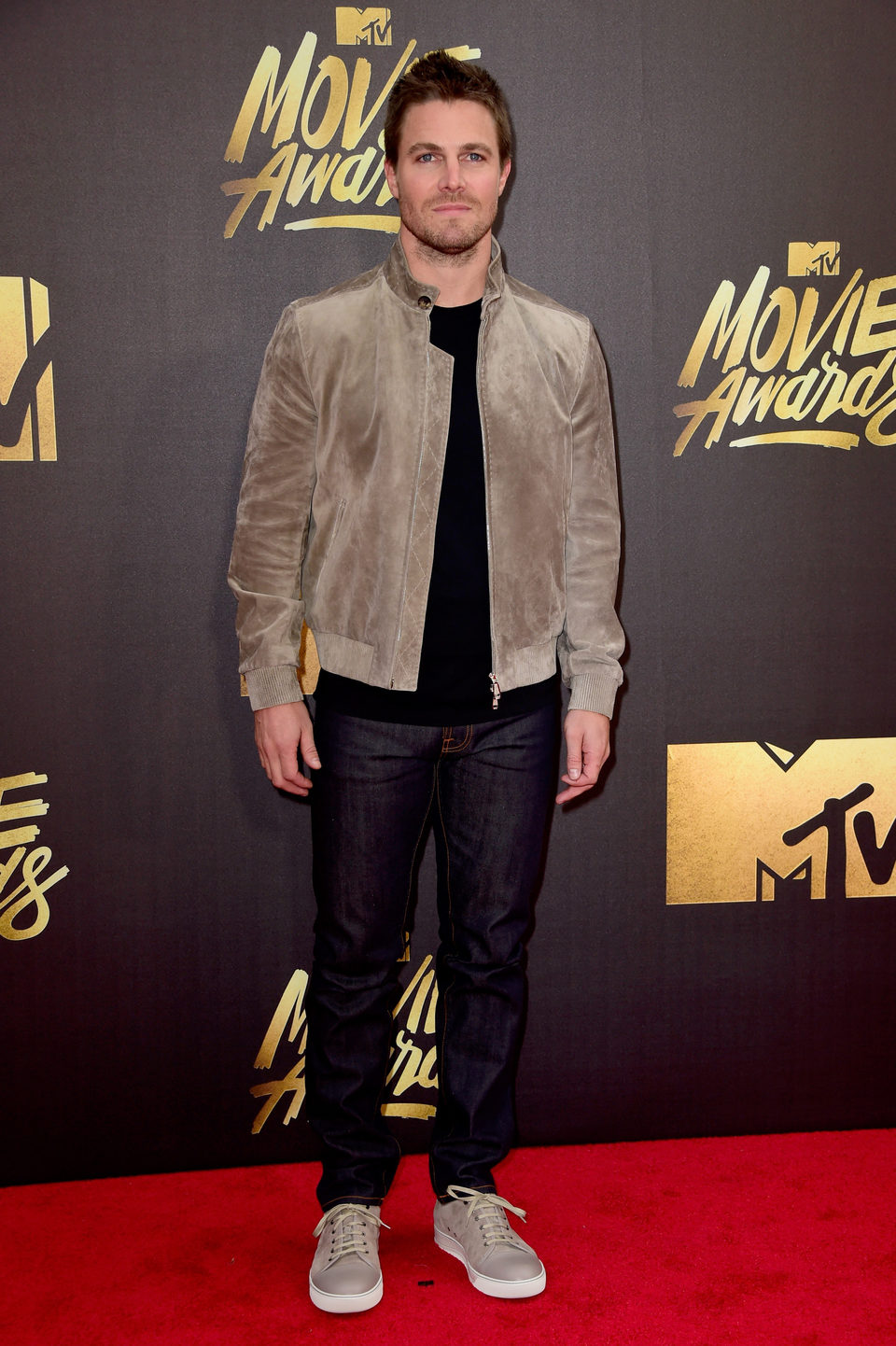 Stephen Amell at the 2016 MTV Movie Awards' red carpet