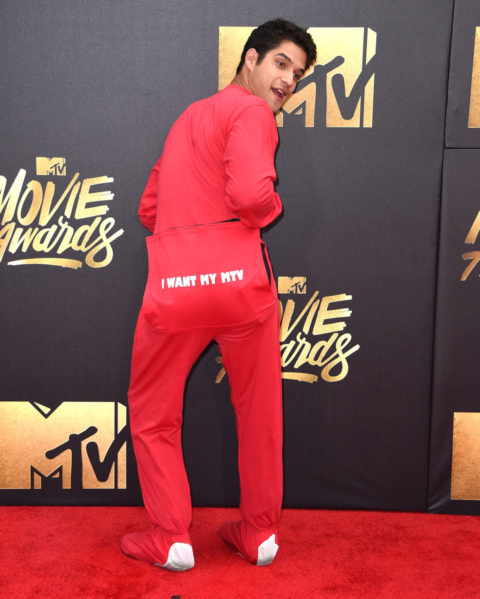 Tyler Posey joking at the 2016 MTV Movie Awards' red carpet