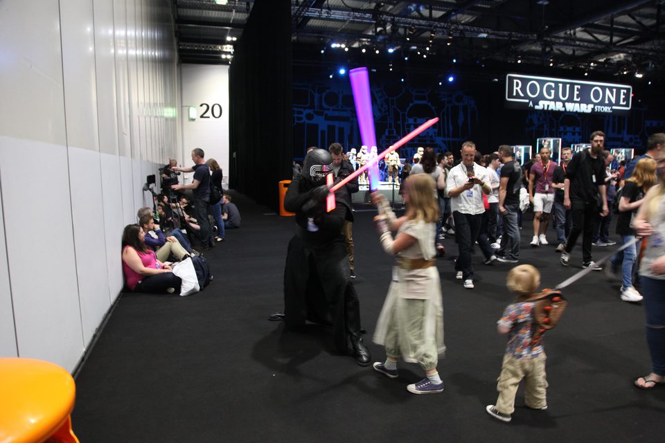 Kylo Ren and Rey Cosplay in Star Wars Celebration 2016