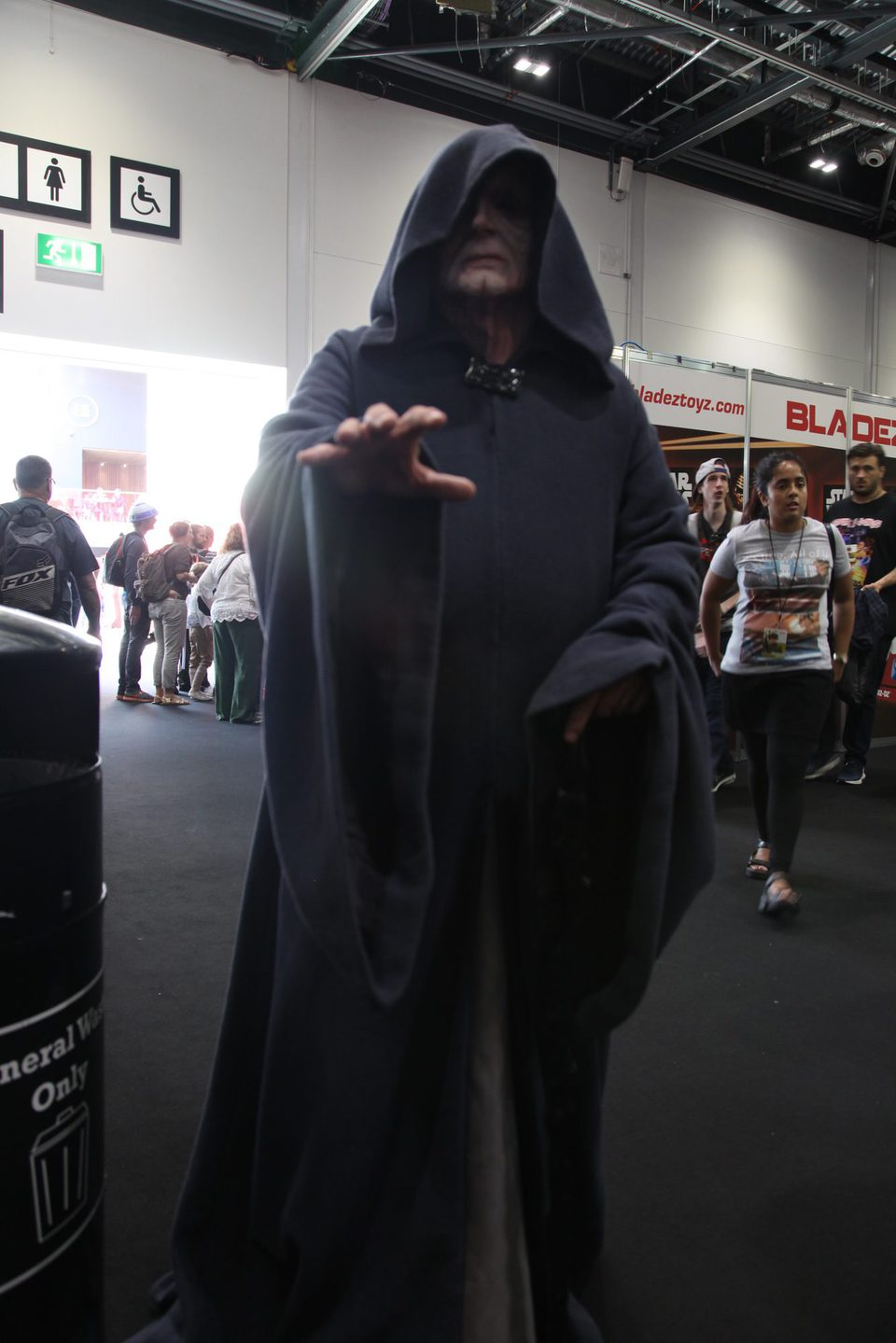 Palpatine Cosplay in Star Wars Celebration 2016