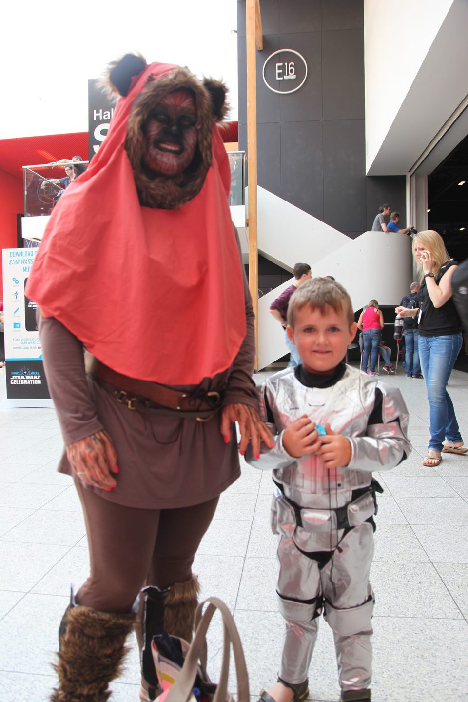 Ewok and Stormtrooper Cosplay in Star Wars Celebration 2016