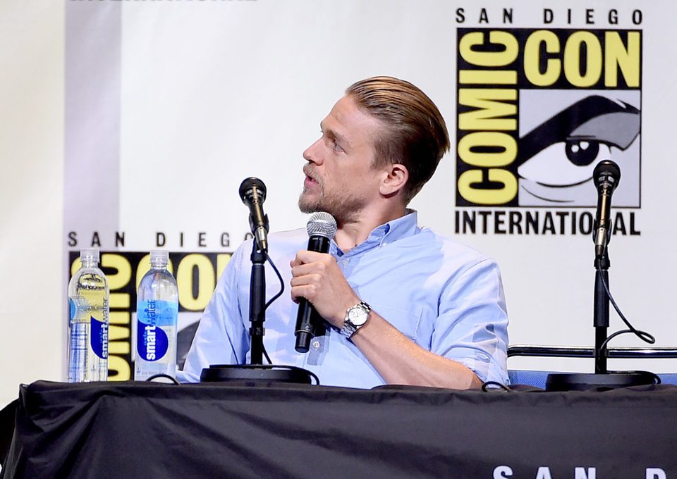 Charlie Hunnam talking at Comic-Con