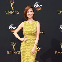 Ellie Kemper at the Emmys 2016 red carpet