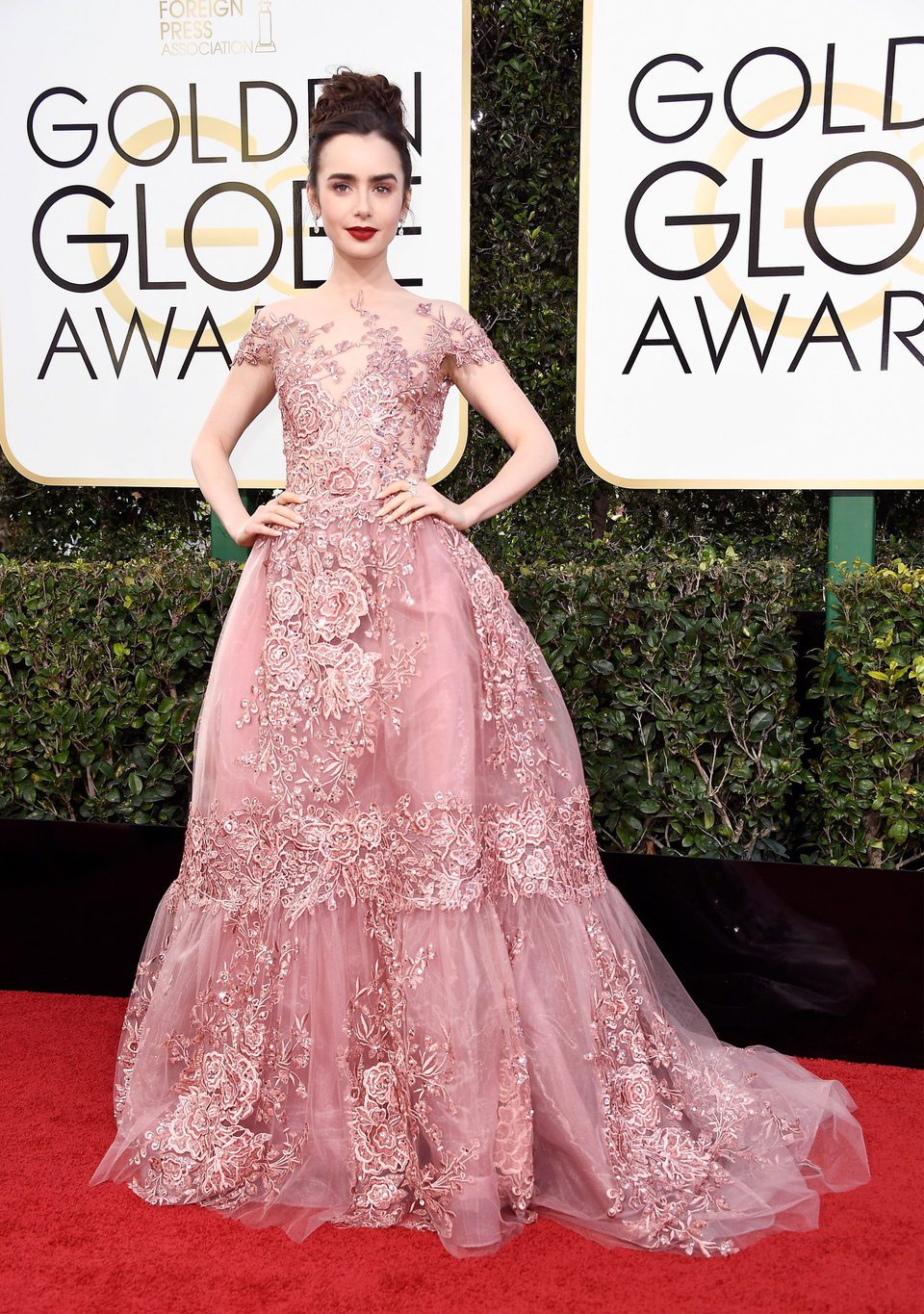 Lily Colins at Golden Globes 2017 red carpet