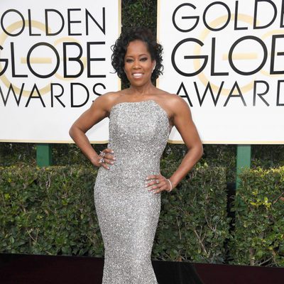 Regina King at Golden Globes 2017 red carpet