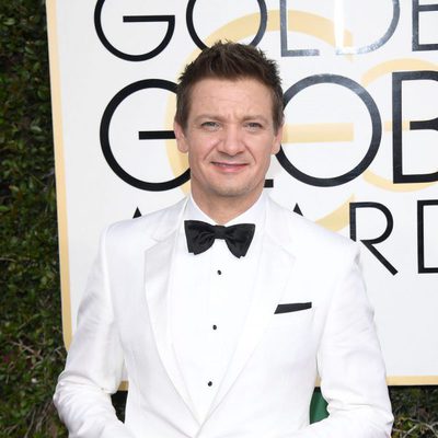 Jeremy Renner at the 2017 Golden Globes red carpet