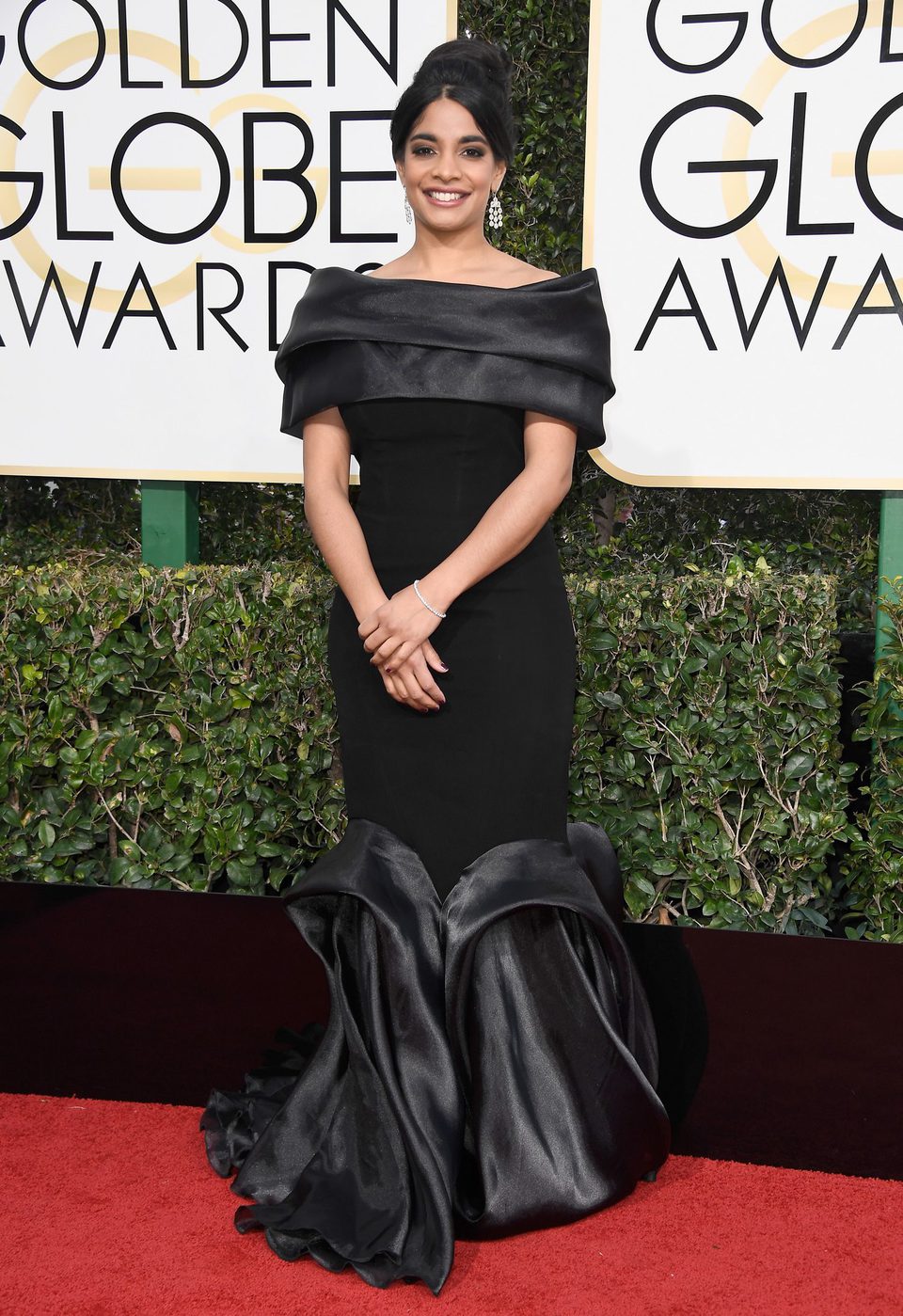 Amara Karan at Golden Globes 2017 red carpet