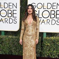 Priyanka Chopra at Golden Globes 2017 red carpet