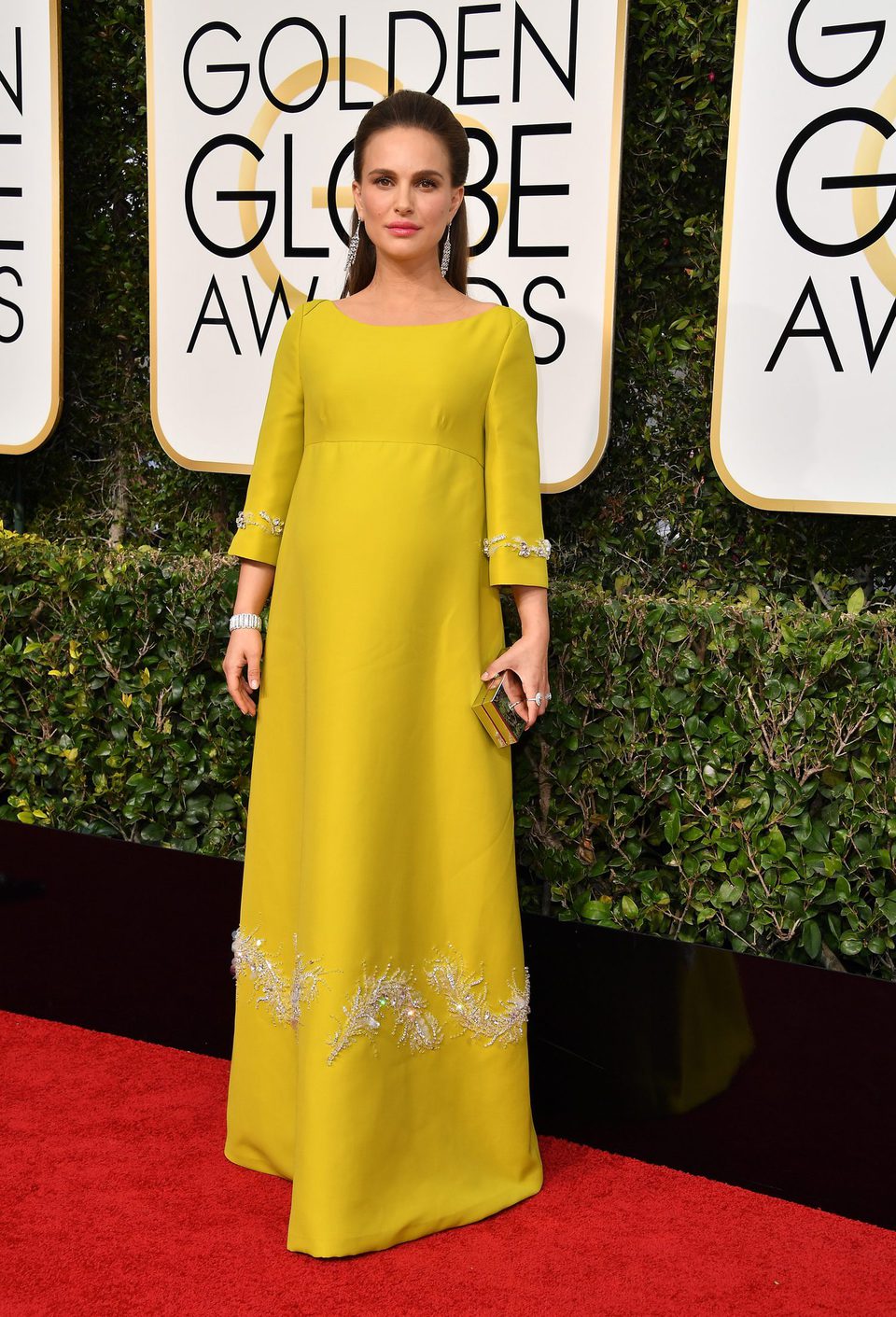 Natalie Portman at Golden Globes 2017 red carpet