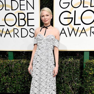 Michelle Williams at Golden Globes 2017 red carpet