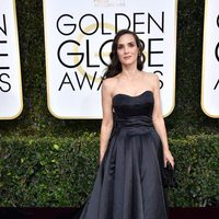 Winona Ryder at Golden Globes 2017 red carpet