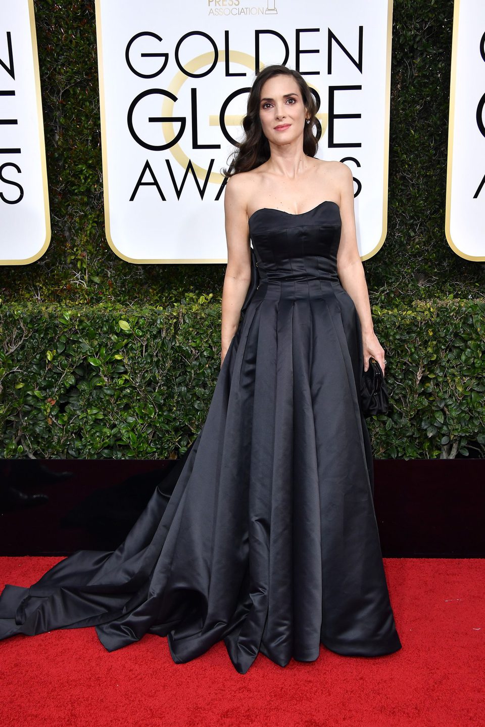 Winona Ryder at Golden Globes 2017 red carpet