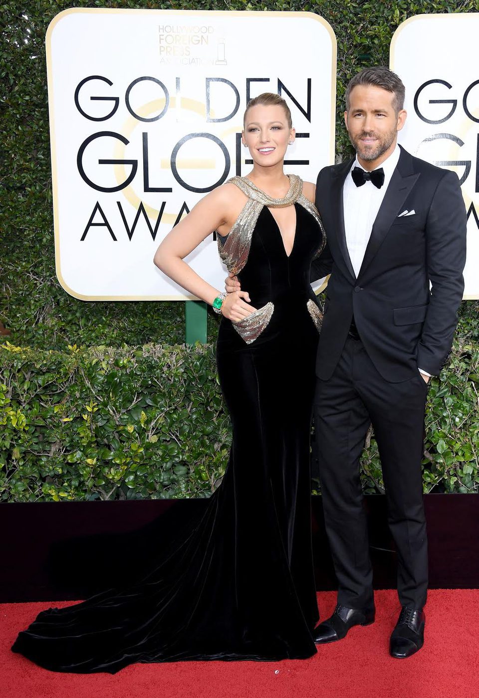 Ryan Reynolds and Blake Lively at Golden Globes 2017 red carpet