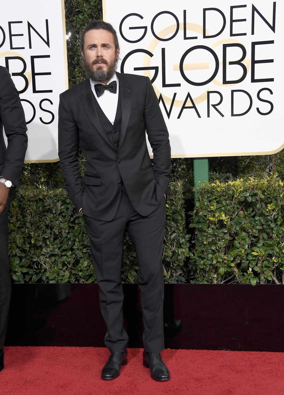 Casey Affleck at Golden Globes 2017 red carpet