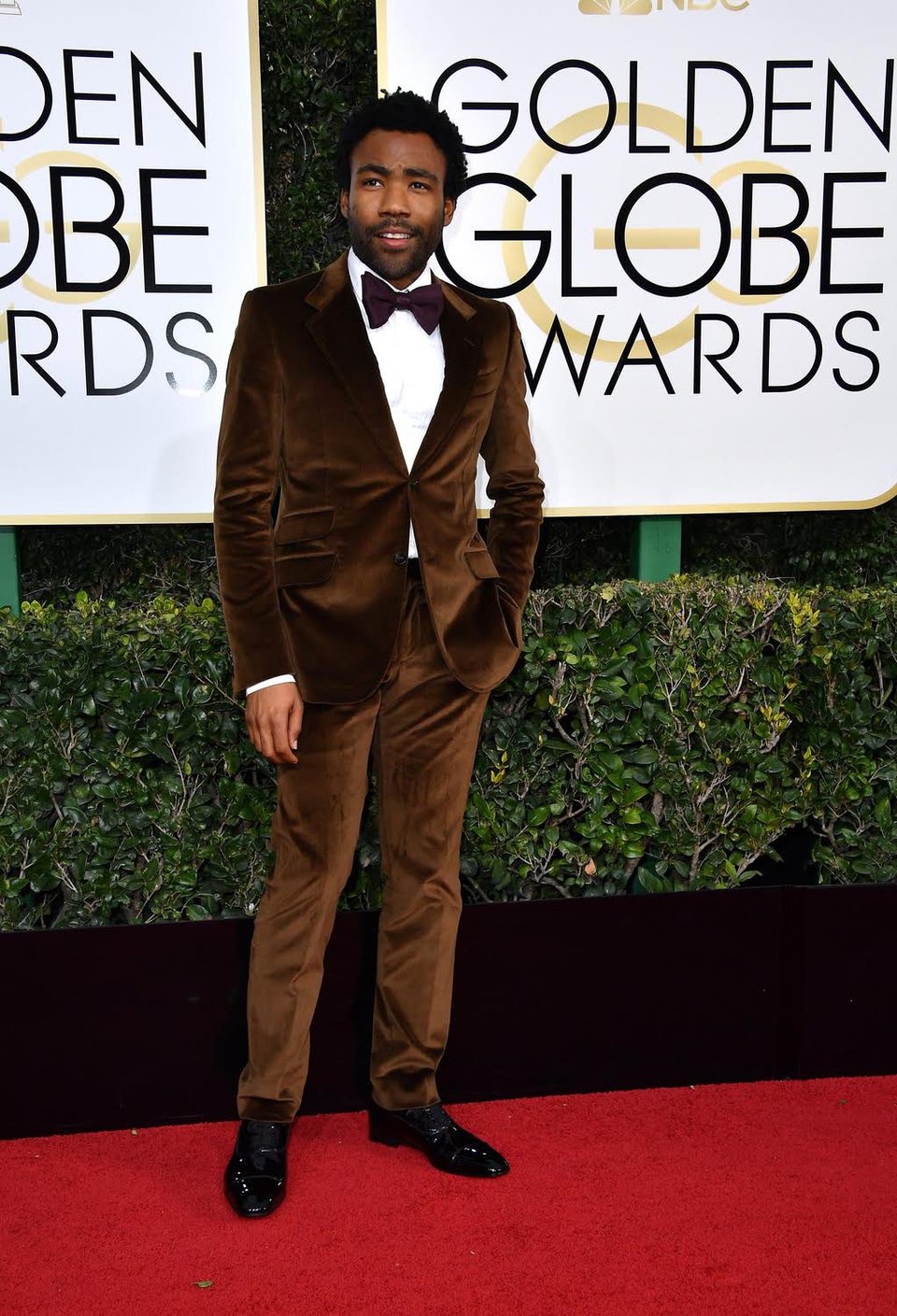 Donald Glover at Golden Globes 2017 red carpet