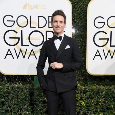 Eddie Redmayne at Golden Globes 2017 red carpet