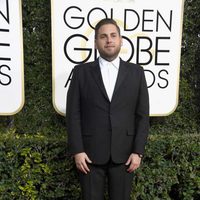 Jonah Hill at Golden Globes 2017 red carpet