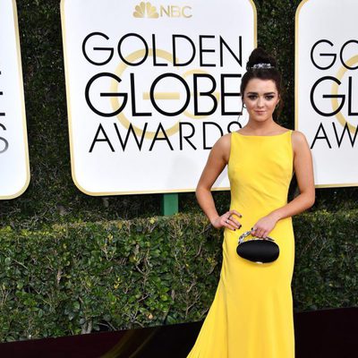 Maisie Williams at Golden Globes 2017 red carpet