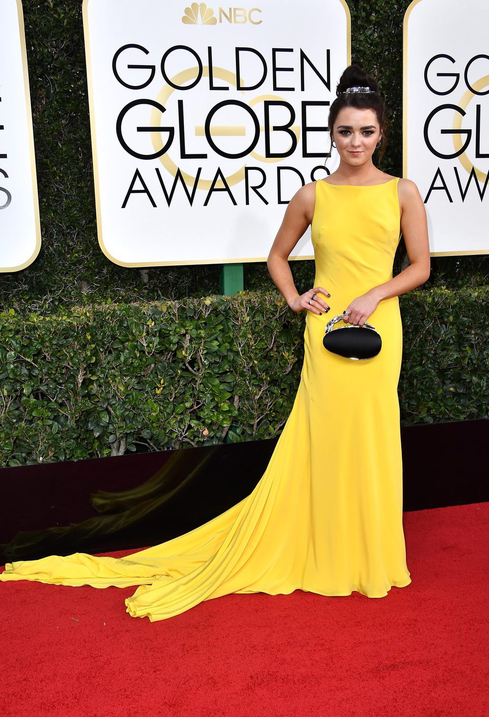 Maisie Williams at Golden Globes 2017 red carpet