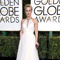 Gillian Anderson at Golden Globes 2017 red carpet