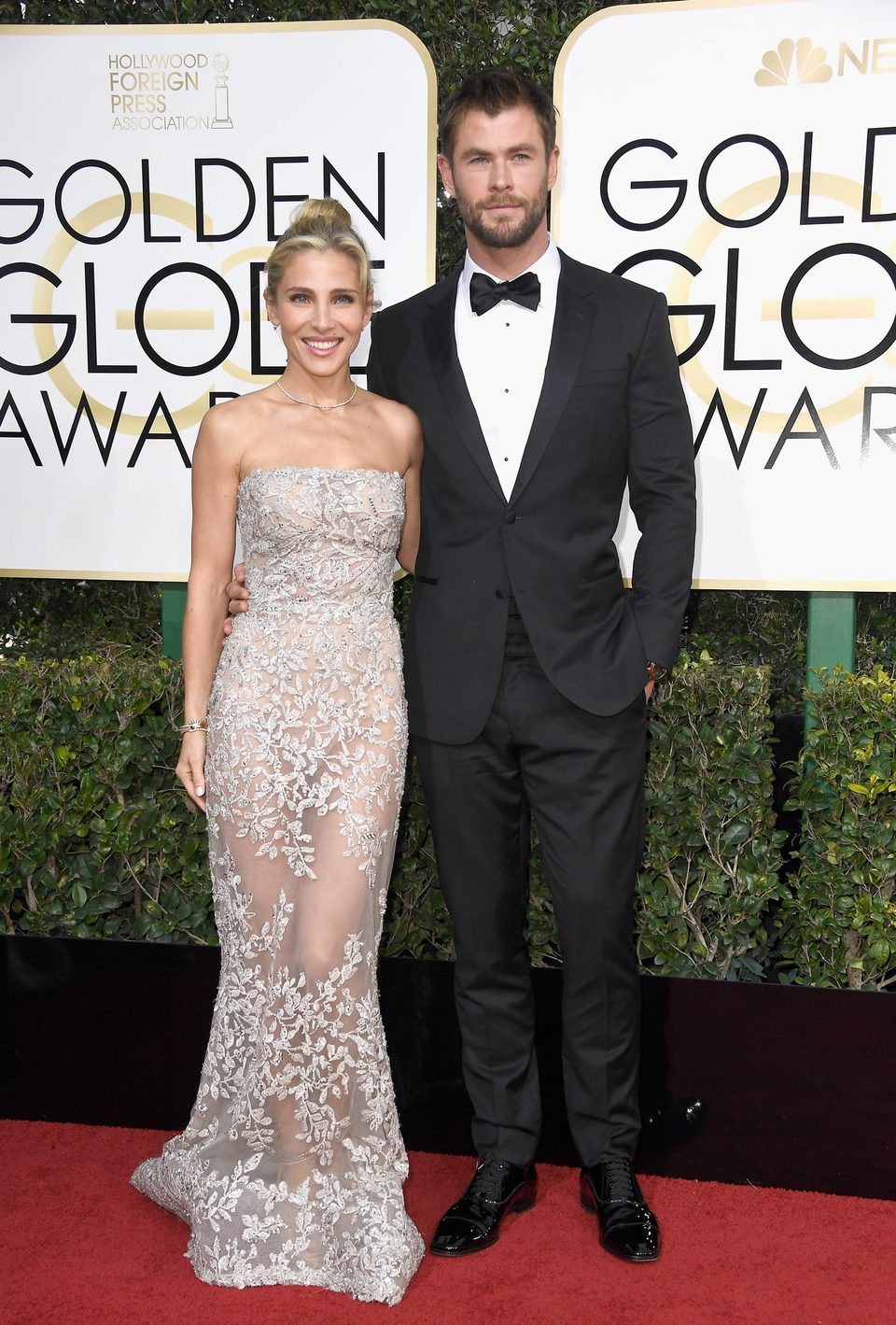 Elsa Pataky and Chris Hemsworth at Golden Globes 2017 red carpet