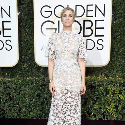 Kristen Wiig at Golden Globes 2017 red carpet