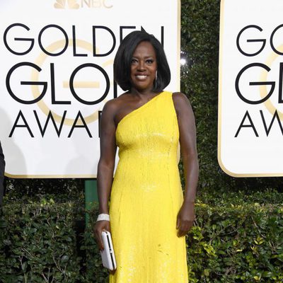 Viola Davis at Golden Globes 2017 red carpet