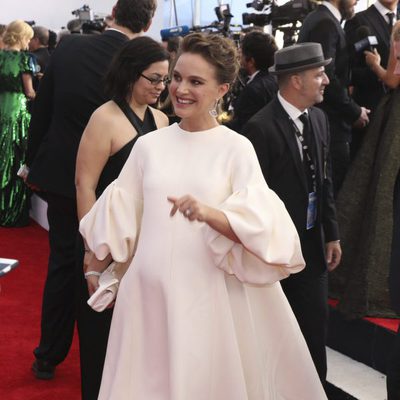 Natalie Portman on the red carpet of SAG Awards 2017