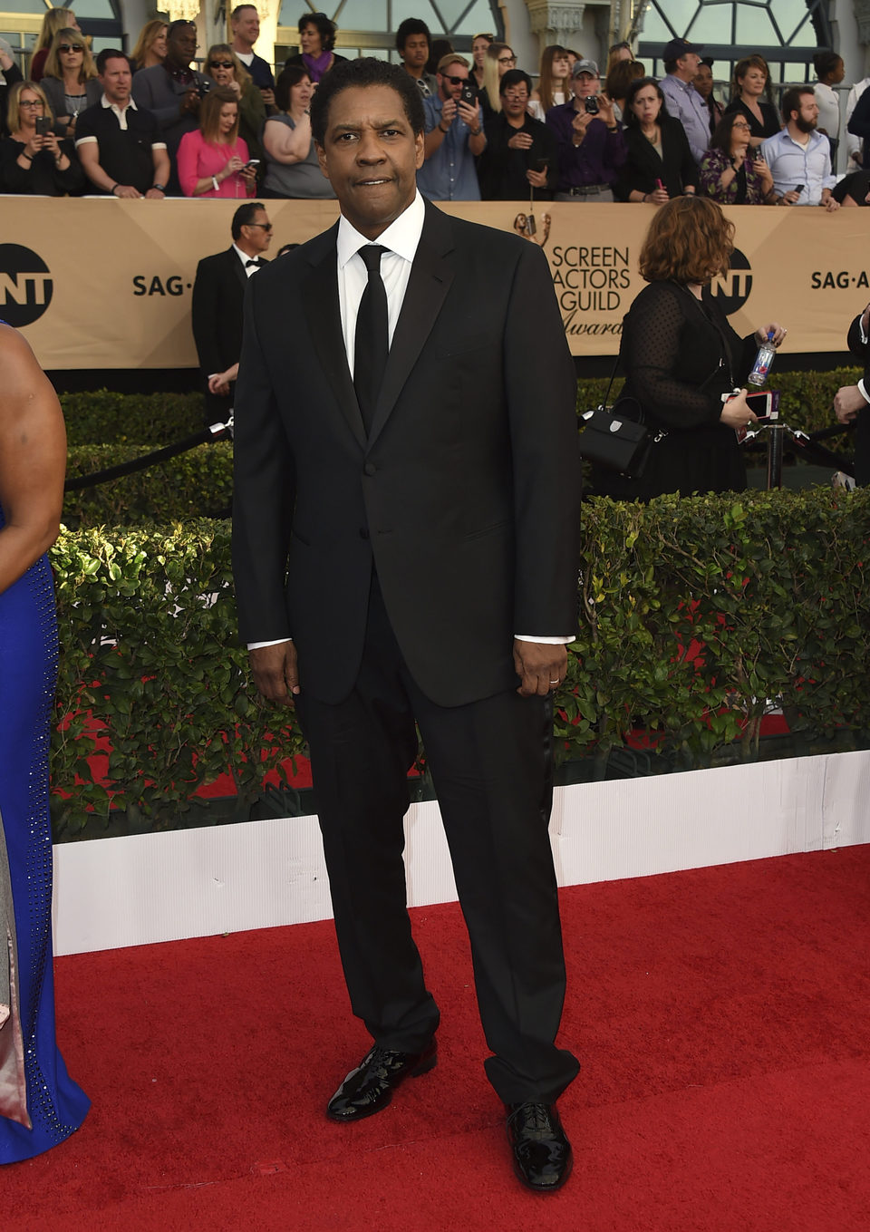 Denzel Washington on the red carpet of SAG Awards 2017