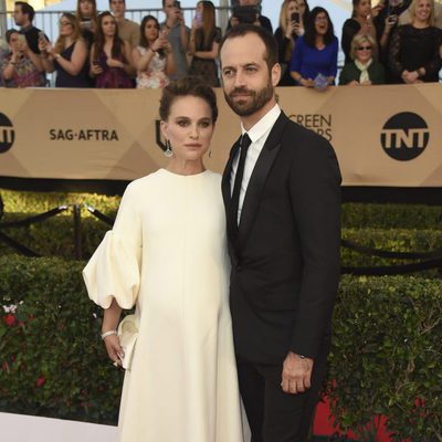 Natalie Portman and Benjamin Millepied on the red carpet of SAG Awards 2017