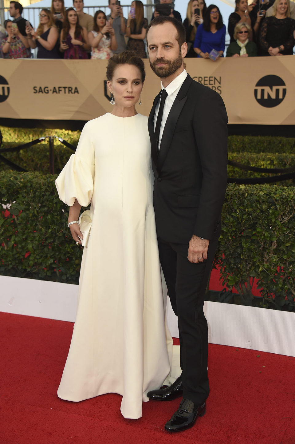 Natalie Portman and Benjamin Millepied on the red carpet of SAG Awards 2017