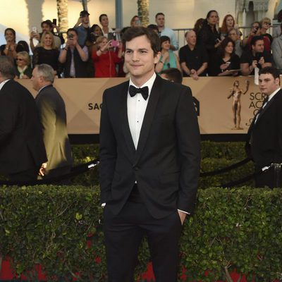 Ashton Kutcher on the red carpet of SAG Awards 2017