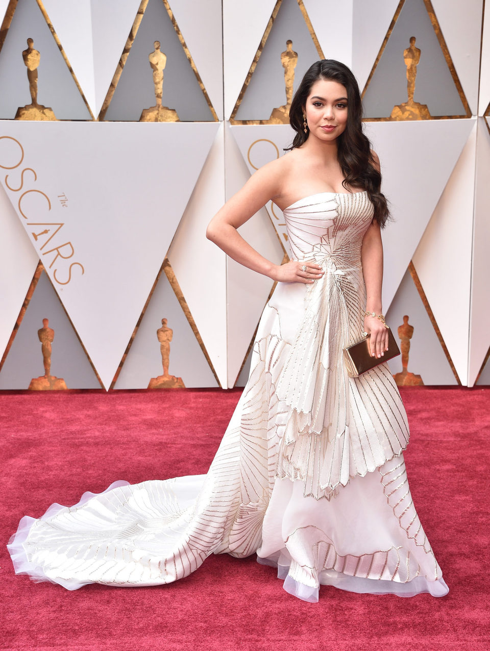 Auli'i Cravalho at the Oscars 2017 red carpet