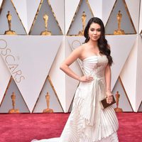 Auli'i Cravalho at the Oscars 2017 red carpet