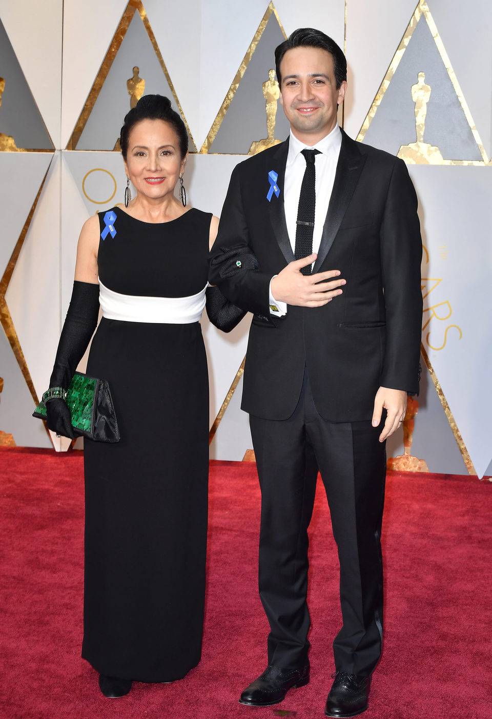 Lin-Manuel Miranda and his mother at the Oscars 2017 red carpet