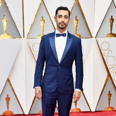 Riz Ahmed at the Oscars 2017 red carpet