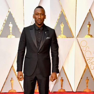 Mahershala Ali at the red carpet of the Oscars 2017