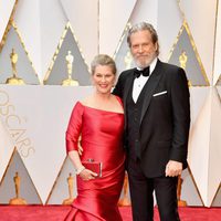 Jeff Bridges and Susan Bridges at the red carpet of the Oscars 2017