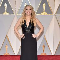 Kate McKinnon at the 2017 Oscars red carpet